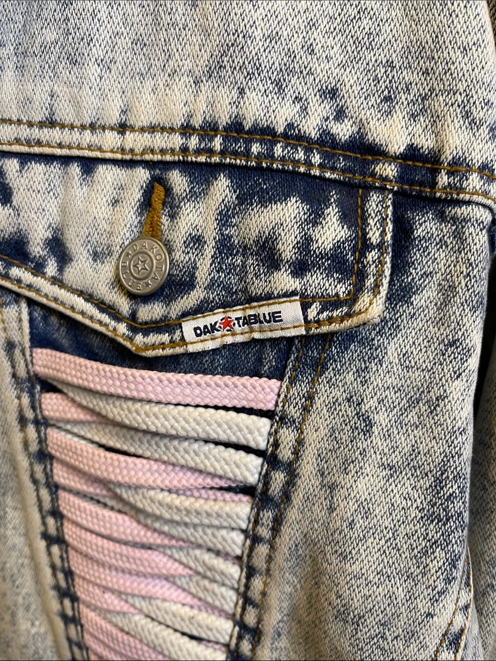 Dakota Blue   Standard vintage cropped acid-wash denim jacket.